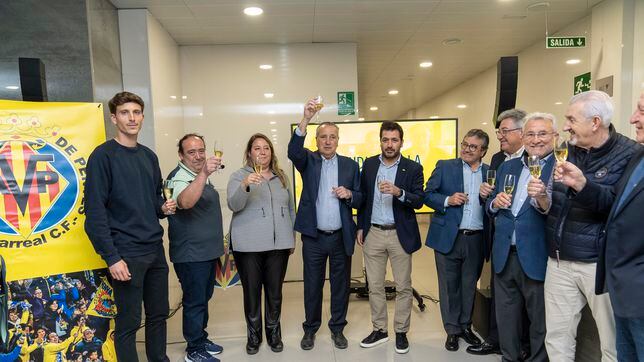 El Villarreal brinda por un año más en Primera y por Llaneza