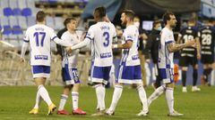 Los jugadores del Real Zaragoza celebran la victoria de ayer frente a la Ponferradina.