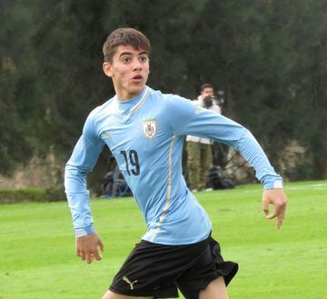 El uruguayo se convirtió en el futbolista más joven en debutar con el conjunto de Danubio y es uno de los futbolistas más llamativos en Sudamérica.