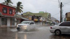 Huracán “Linda” se intensifica a categoría 4, ya se aleja de México