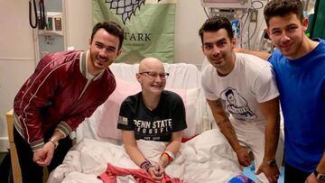 Antes de su concierto en Hershey, Pensilvania, los Jonas Brothers hicieron una parada en un hospital para visitar a una fan especial.