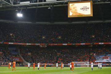 A picture of deceased legendary soccer player Johan Cruyff is seen on a screen as players of the Dutch and French soccer squads observe a minute of silence in the 14th minute of the game to commemorate Cruyff who played with number 14, during the internat
