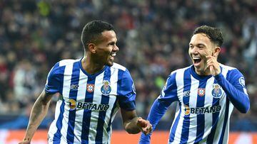FC Porto's Brazilian forward Galeno (L) celebrates after scoring a goal with FC Porto's Brazilian forward Pepe Cossa during the UEFA Champions League Group B football match between Bayer 04 Leverkusen and FC Porto in Leverkusen, western Germany, on October 12, 2022. (Photo by INA FASSBENDER / AFP)