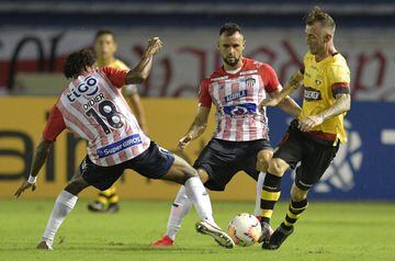 Junior de Barranquilla y Barcelona de Guayaquil se enfrentaron en el estadio Metropolitano por la penúltima fecha del Grupo A de la Copa Libertadores.