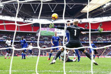 Tottenham gana 3-1 en casa con gol de Sánchez. Este es el noveno gol como profesional del colombiano.