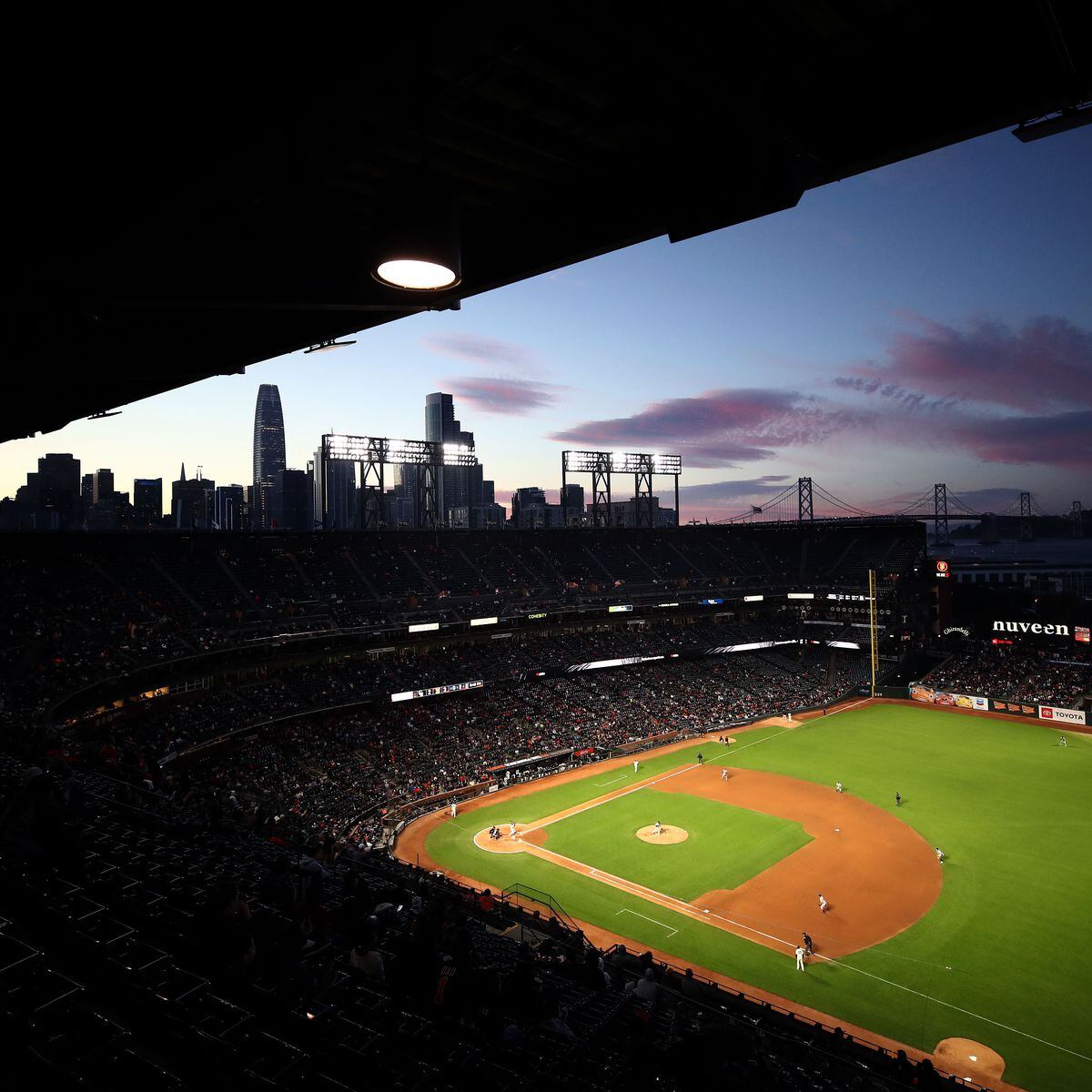 Rookie of the Year' pulls all the heartstrings of a feel-good baseball film