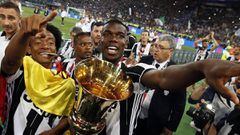 Juan Guillermo Cuadrado y Paul Pogba celebrando el t&iacute;tulo de la Copa Italia con Juventus.