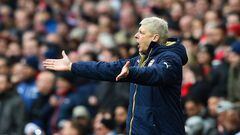   Arsene Wenger, Manager of Arsenal reacts on the touchline during the Barclays Premier League match between Arsenal and Leicester City at Emirates Stadium on February 14, 2016 in London, England. 