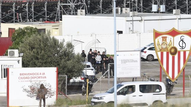 Los Biris acuden al entrenamiento del Sevilla