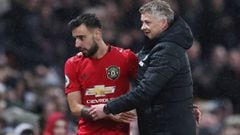 Soccer Football - Premier League - Manchester United v Manchester City - Old Trafford, Manchester, Britain - March 8, 2020  Manchester United&#039;s Bruno Fernandes with manager Ole Gunnar Solskjaer after being substituted  Action Images via Reuters/Carl 