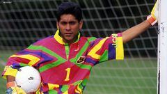 Jorge Campos, portero de México, con su equipación para el Mundial de 1994.
