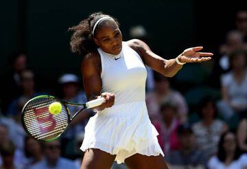 Williams plays a forehand in her semi-final win over Vesnina.