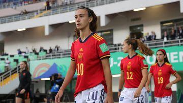 SAN JOSE, COSTA RICA - AUGUST 25: Julia Bartel (L) of Spain enter the pitch prior the FIFA U-20 Women's World Cup Costa Rica 2022 Semi Final match between Spain and Netherlands at Estadio Nacional de Costa Rica on August 25, 2022 in San Jose, Costa Rica. (Photo by Buda Mendes - FIFA/FIFA via Getty Images)
