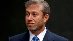 FILE PHOTO: Russian billionaire and owner of Chelsea football club Roman Abramovich arrives at a division of the High Court in central London October 31, 2011. REUTERS/Andrew Winning//File Photo/File Photo
