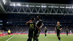 Vinicius celebra el primer gol del Real Madrid con sus compañeros.