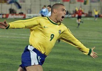 17. Ronaldo - Brasil. El 'Fenómeno' jugó dos Copas América. Hizo cinco goles en la edición del 97 y otros cinco en la del 99.