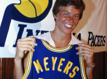 La ex jugadora de básquetbol hizo historia en 1979 después de haberse convertido en la primera mujer en haber firmado un contrato con un equipo de la NBA. Meyers firmó con los Indiana Pacers, y a pesar de no haber debutado, hizo historia en el deporte.