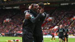 SHEFFIELD, ENGLAND - SEPTEMBER 28: Gini Wijnaldum of Liverpool celebrates after scoring a goal to make it 0-1 during the Premier League match between Sheffield United and Liverpool FC at Bramall Lane on September 28, 2019 in Sheffield, United Kingdom. (Ph