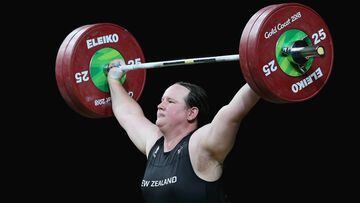 GOLD COAST, AUSTRALIA - APRIL 09:  Laurel Hubbard of New Zealand competes in the Women&#039;s 90kg Final during Weightlifting on day five of the Gold Coast 2018 Commonwealth Games at Carrara Sports and Leisure Centre on April 9, 2018 on the Gold Coast, Australia.  (Photo by Alex Pantling/Getty Images)