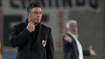 River Plate's coach Marcelo Gallardo gestures during the Argentine Professional Football League match against Platense at the Monumental stadium in Buenos Aires, on October 12, 2022. (Photo by JUAN MABROMATA / AFP)