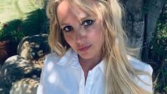 Despu&eacute;s de que sus seguidores expresaran preocupaci&oacute;n, Britney Spears explic&oacute; la raz&oacute;n de las fotos &#039;topless&#039; que publica en Instagram. Aqu&iacute; los detalles.