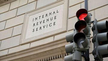 Los contribuyentes deben presentar y pagar sus impuestos al Servicio de Impuestos Internos. Te explicamos dónde consultar cuánto le debes al IRS.