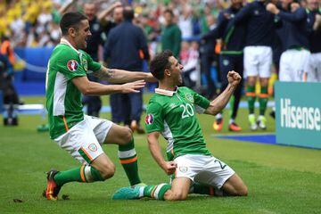 Hoolahan (right) celebrates with Robbie Brady after opening the scoring at the Stade de France.