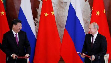 Russian President Vladimir Putin and his Chinese counterpart Xi Jinping look on during a signing ceremony in Moscow, Russia, June 5, 2019. 