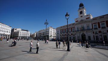 La Puerta del Sol, a 13 de septiembre de 2023, en Madrid (España). La estatua de Carlos III ha cambiado su ubicación tras la reforma de la Puerta del Sol. El monumento fue colocado en 1994 en el centro de la plaza, en frente a la Casa de Correos. Ahora la figura está situada en el extremo oeste, en el interior de una fuente. Las obras de remodelación de la céntrica plaza finalizaron el pasado mes de abril.
13 SEPTIEMBRE 2023;RECURSOS;PUERTA;SOL;FUENTE;OBRAS;CARLOS III;PLAZA;REMODELACIÓN
Eduardo Parra / Europa Press
13/09/2023