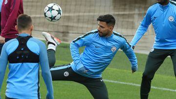 Manchester City&#039;s Argentinian striker Sergio Aguero (C) takes part in a training session at the City Football Academy in Manchester, northwest England on September 12, 2017 on the eve of their UEFA Champions League Group F football match against Feye
