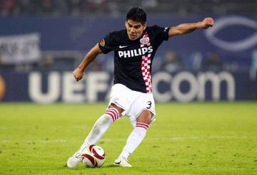 En 2006, Salcido dio el salto a la Eredivisie con el PSV de Holanda y se coronó campeón esa misma temporada. 