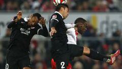 Junior Diaz (L) and Gonzalo Jara of Mainz 05 jump for a header with Cologne&#039;s Anthony Ujah (R) during their German first division Bundesliga soccer match in Cologne December 16, 2014.   REUTERS/Wolfgang Rattay (GERMANY - Tags: SPORT SOCCER) DFL RULES TO LIMIT THE ONLINE USAGE DURING MATCH TIME TO 15 PICTURES PER GAME. IMAGE SEQUENCES TO SIMULATE VIDEO IS NOT ALLOWED AT ANY TIME. FOR FURTHER QUERIES PLEASE CONTACT DFL DIRECTLY AT + 49 69 650050
