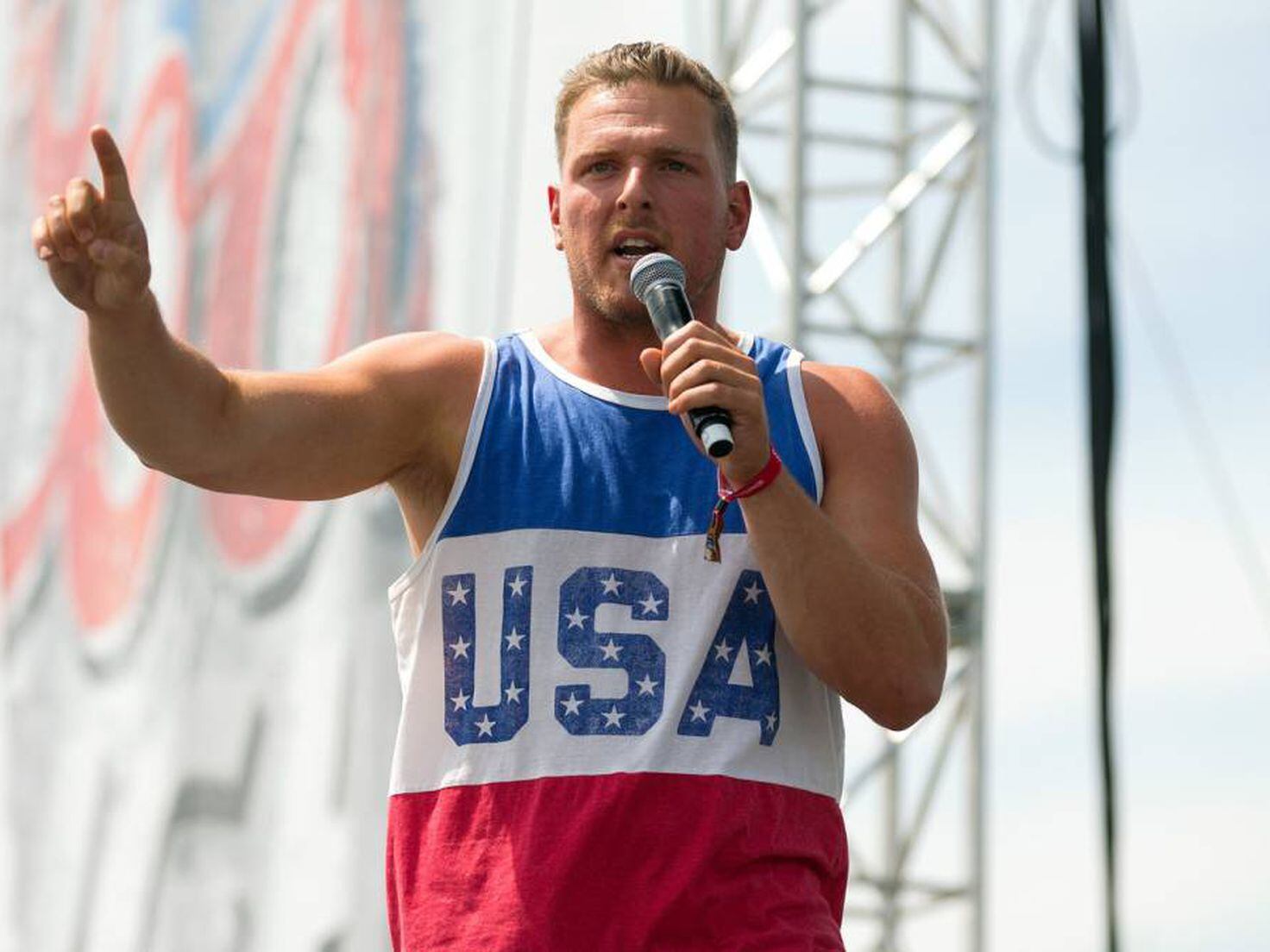 Pat McAfee, ESPN agree to deal for ex-NFL punter's   show