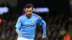 MANCHESTER, ENGLAND - JANUARY 29: Bernardo Silva of Manchester City runs with the ball under pressure from Fred of Manchester United during the Carabao Cup Semi Final match between Manchester City and Manchester United at Etihad Stadium on January 29, 202