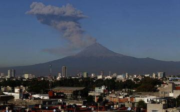 Volcán Popocatépetl registra 65 exhalaciones y un sismo