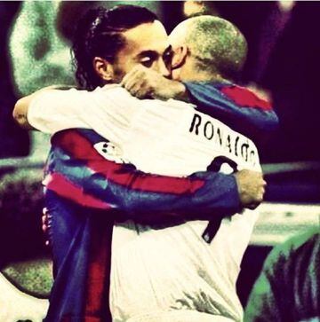 Ronaldinho and Ronaldo embrace following El Clásico.