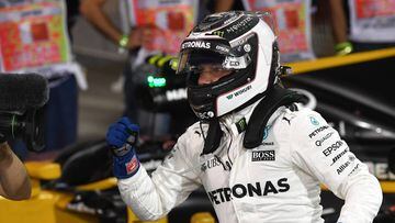 Mercedes&#039; Finnish driver Valtteri Bottas celebrates after taking the pole position at the end of the qualifying for the Bahrain Formula One Grand Prix at the Sakhir circuit in Manama on April 15, 2017.  / AFP PHOTO / Andrej ISAKOVIC
