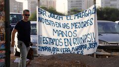Pancartas contra los dirigentes del Málaga en los juzgados.
