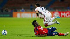 Independiente Medellin's forward Edwuin Cetre (Bottom) and San Lorenzo's forward Malcom Braida (Top) fight for the ball during the Copa Sudamericana round of 32 knockout play-offs first leg football match between Colombia's Independiente Medellin and Argentina's San Lorenzo at the Atanasio Girardot stadium in Medellin, Colombia, on July 12, 2023. (Photo by Freddy BUILES / AFP)