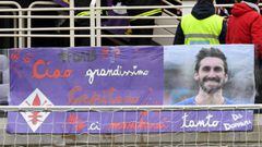 Homenaje a Astori en el campo de la Fiorentina.