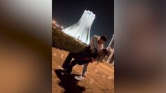 El régimen iraní condena a diez años a dos jóvenes blogueros por este vídeo bailando en apoyo de las protestas