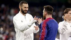 Benzema y Messi se saludan antes del &uacute;ltimo Cl&aacute;sico. 
