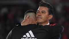 Juan Fernando Quintero y Marcelo Gallardo durante la despedida del entrenador de River Plate.