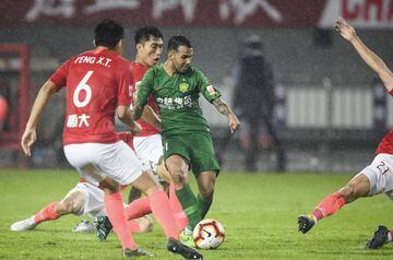 Jonathan Viera, durante un partido de la Superliga china con Beijing Guoan.