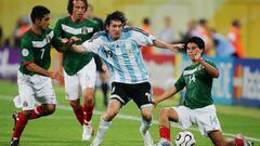 LEIPZIG, GERMANY - JUNE 24: Lionel Messi of Argentina is put under pressure by Zinha, Gerardo Torrado and Gonzalo Pineda of Mexico during the FIFA World Cup Germany 2006 Round of 16 match between Argentina and Mexico played at the Zentralstadion on June 24, 2006 in Leipzig, Germany. (Photo by Clive Mason/Getty Images)
