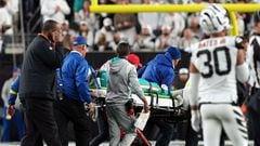 CINCINNATI, OHIO - SEPTEMBER 29: Medical staff tend to quarterback Tua Tagovailoa #1 of the Miami Dolphins as he is carted off on a stretcher after an injury during the 2nd quarter of the game against the Cincinnati Bengals at Paycor Stadium on September 29, 2022 in Cincinnati, Ohio.   Dylan Buell/Getty Images/AFP