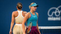 Anastasia Potapova y Marta Kostyuk, durante su partido en el WTA 1.000 de Miami, el Miami Open.
