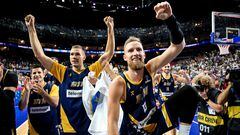 Dzanan Musa (R) of Bosnia and Herzegovina and his teammates celebrate after winning the FIBA EuroBasket 2022 group B stage match between Bosnia and Herzegovina and Slovenia in Cologne, Germany, 04 September 2022.