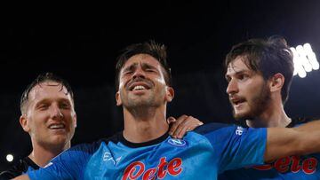 NAPLES, ITALY - SEPTEMBER 07: Giovanni Simeone of SSC Napoli celebrates after scoring his team's third goal with team mates during the UEFA Champions League group A match between SSC Napoli and Liverpool FC at Stadio Diego Armando Maradona on September 7, 2022 in Naples, Italy. (Photo by Matteo Ciambelli/DeFodi Images via Getty Images)