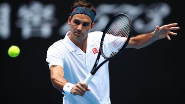 Federer maintains perfect Melbourne second-round record